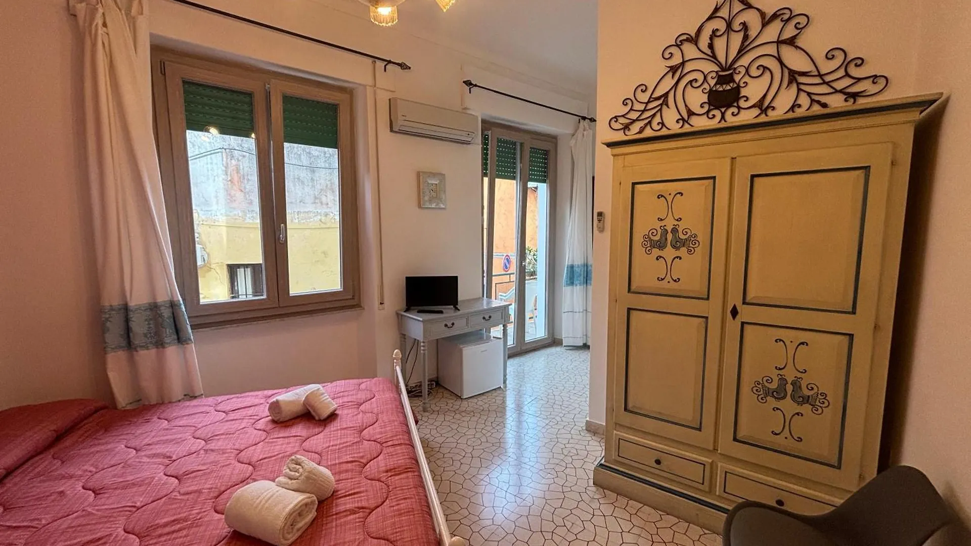 Regina Margherita Rooms Stanza Matrimoniale Con Bagno Privato 라마달레나